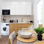 Wehost D2 - Smart & Chic Loft, 3 Mins To Beaches * Nice