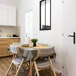 Wehost D2 - Smart & Chic Loft, 3 Mins To Beaches *