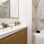Wehost D2 - Smart & Chic Loft, 3 Mins To Beaches