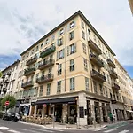 Wehost D2 - Smart & Chic Loft, 3 Mins To Beaches