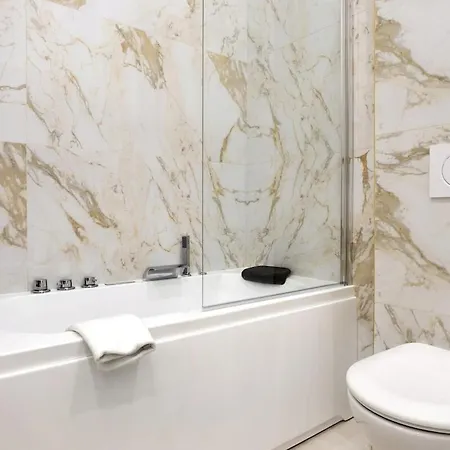 Wehost D2 - Smart & Chic Loft, 3 Mins To Beaches *