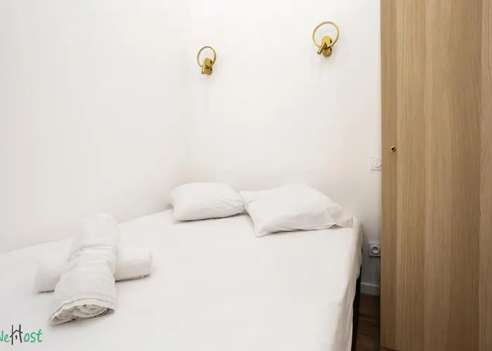 Wehost D2 - Smart & Chic Loft, 3 Mins To Beaches