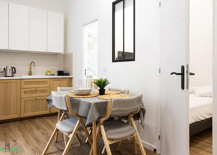 Wehost D2 - Smart & Chic Loft, 3 Mins To Beaches Apartment *