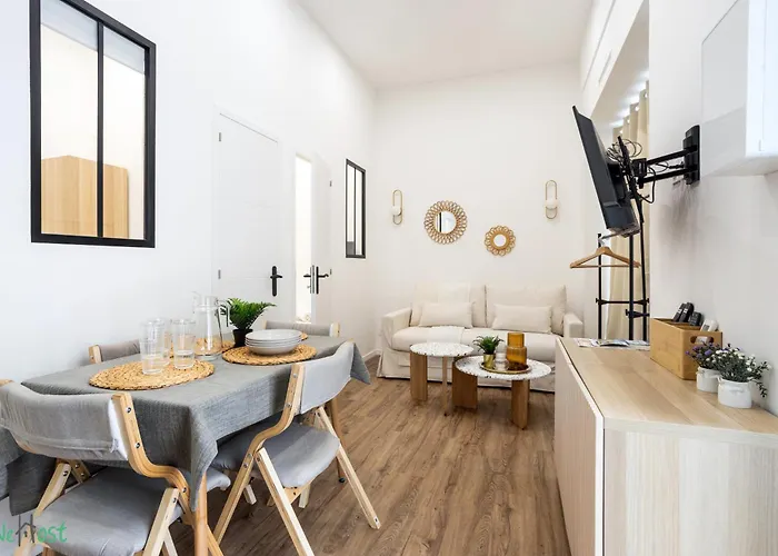 Wehost D2 - Smart & Chic Loft, 3 Mins To Beaches *