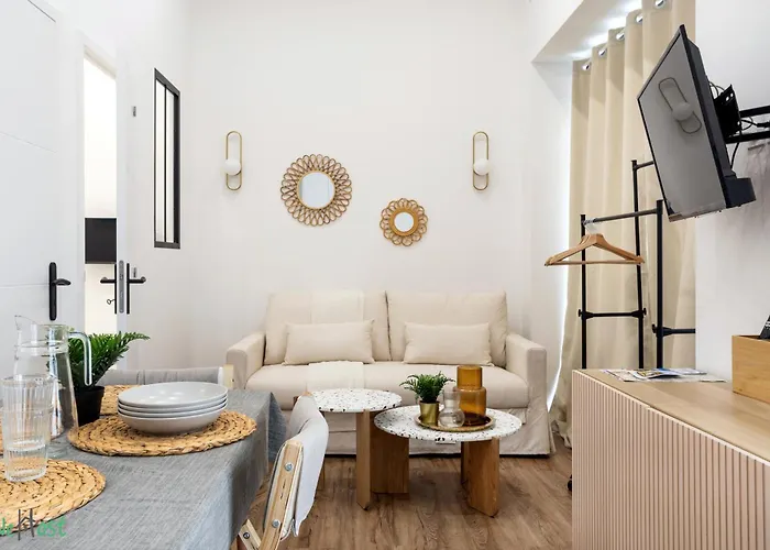 Wehost D2 - Smart & Chic Loft, 3 Mins To Beaches *