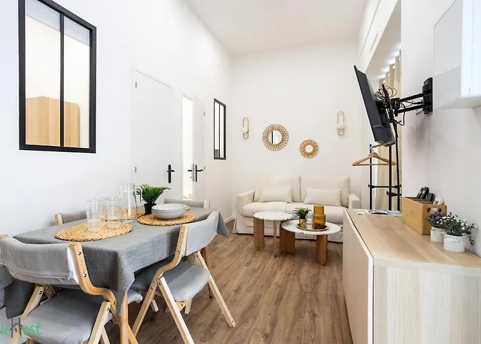 Wehost D2 - Smart & Chic Loft, 3 Mins To Beaches Апартаменты *