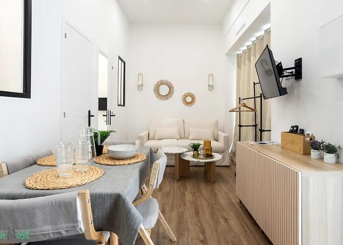 Wehost D2 - Smart & Chic Loft, 3 Mins To Beaches Апартаменты *
