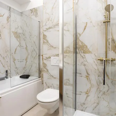 Wehost D2 - Smart & Chic Loft, 3 Mins To Beaches